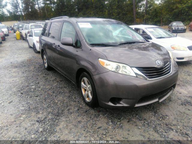  Salvage Toyota Sienna