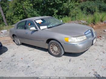  Salvage Lincoln Towncar