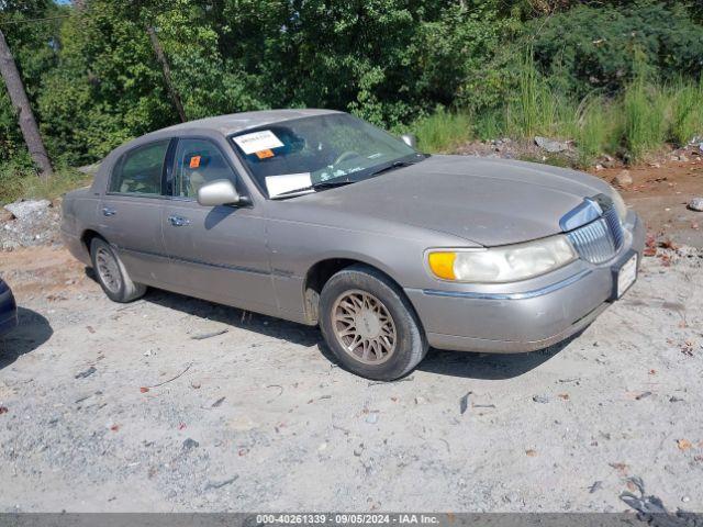  Salvage Lincoln Towncar