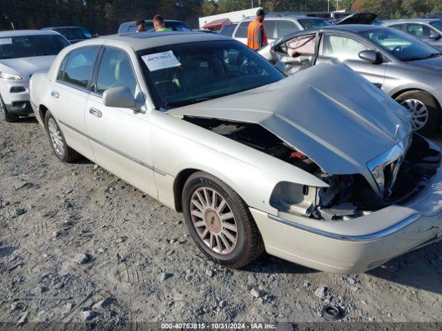  Salvage Lincoln Towncar