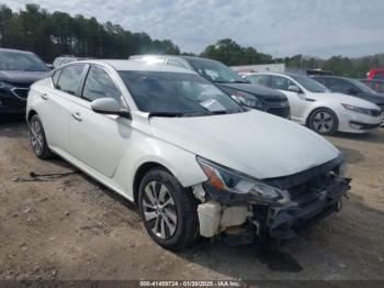  Salvage Nissan Altima