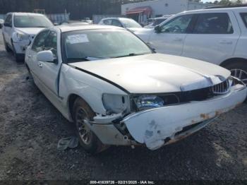  Salvage Lincoln Towncar