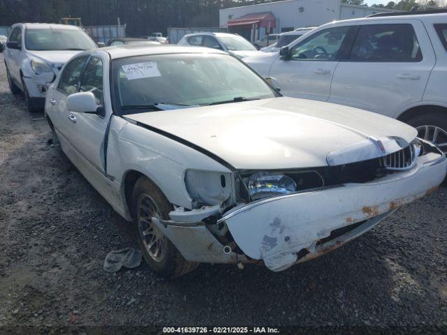 Salvage Lincoln Towncar