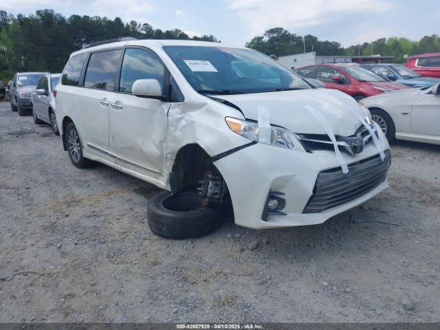  Salvage Toyota Sienna