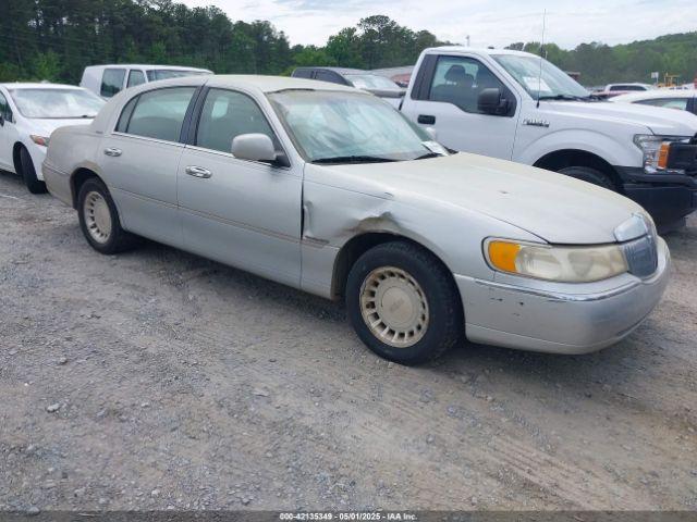  Salvage Lincoln Towncar