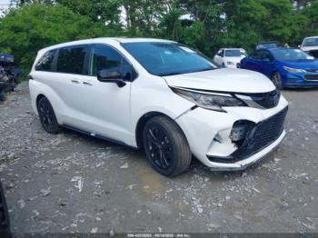  Salvage Toyota Sienna
