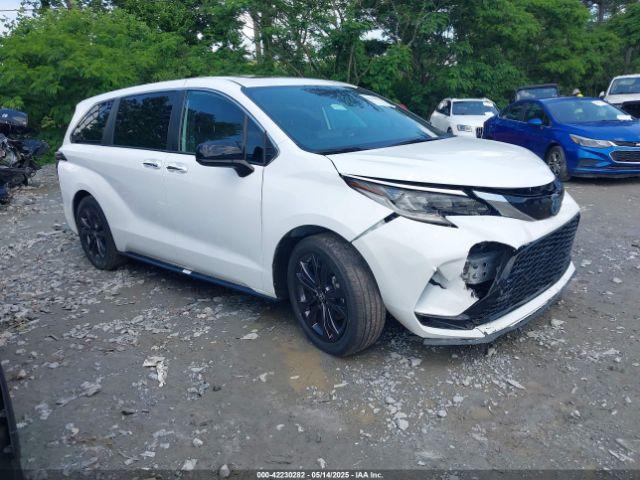  Salvage Toyota Sienna