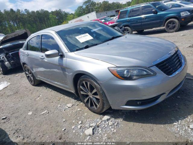  Salvage Chrysler 200