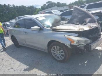  Salvage Nissan Altima