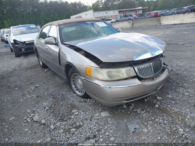  Salvage Lincoln Towncar