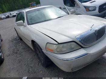  Salvage Lincoln Towncar