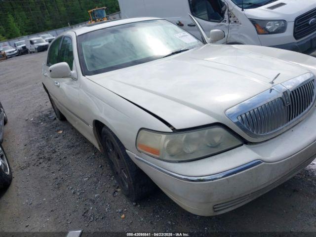  Salvage Lincoln Towncar