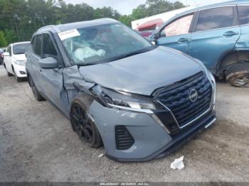 Salvage Nissan Kicks