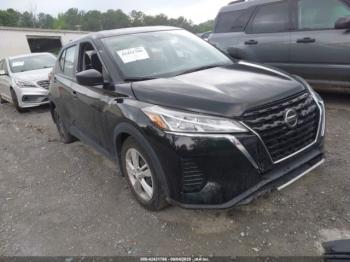  Salvage Nissan Kicks