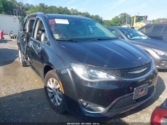  Salvage Chrysler Pacifica