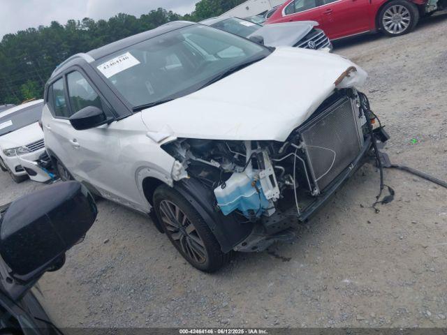  Salvage Nissan Kicks