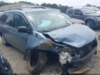  Salvage Toyota Sienna