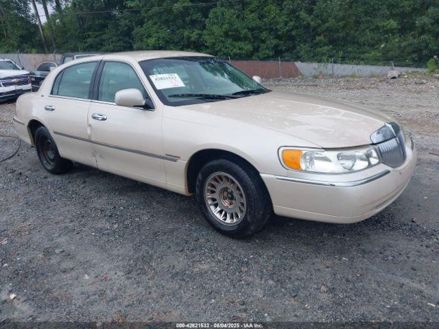  Salvage Lincoln Towncar
