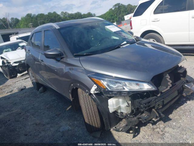  Salvage Nissan Kicks