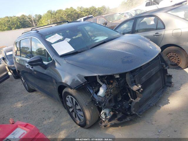  Salvage Chrysler Pacifica