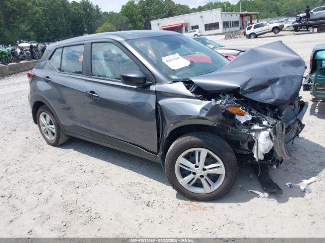  Salvage Nissan Kicks