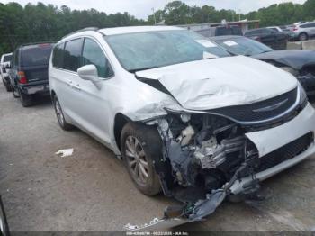  Salvage Chrysler Pacifica