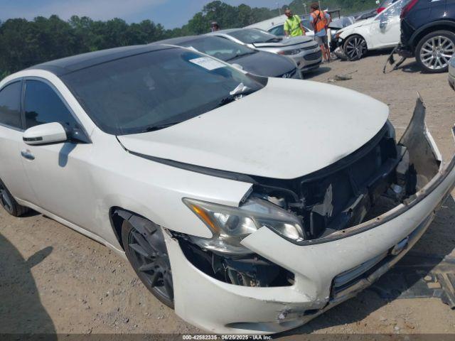  Salvage Nissan Maxima