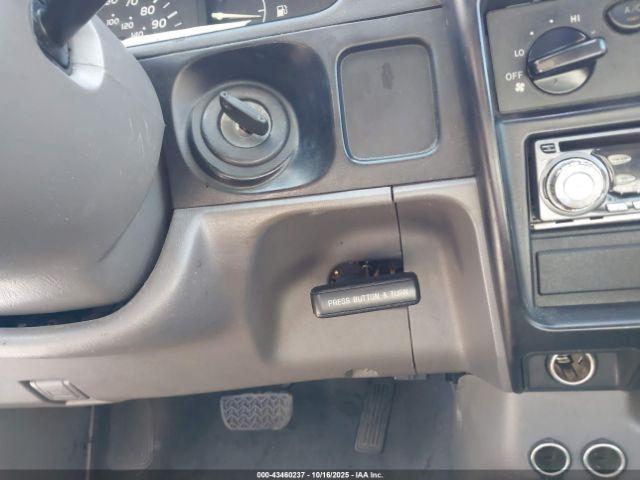 Toyota Tacoma Image 9