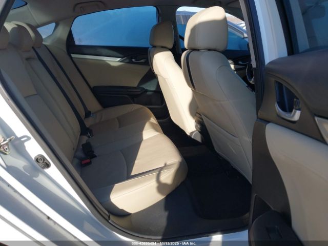 Honda Civic Touring Image 6