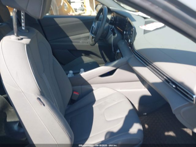 Hyundai ELANTRA Sel Image 16