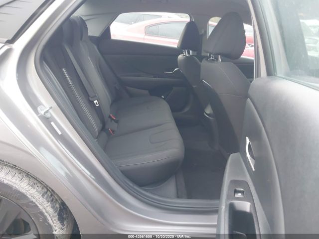 Hyundai ELANTRA Sel Image 9