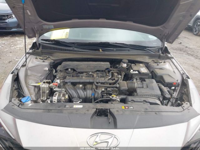 Hyundai ELANTRA Sel Image 12