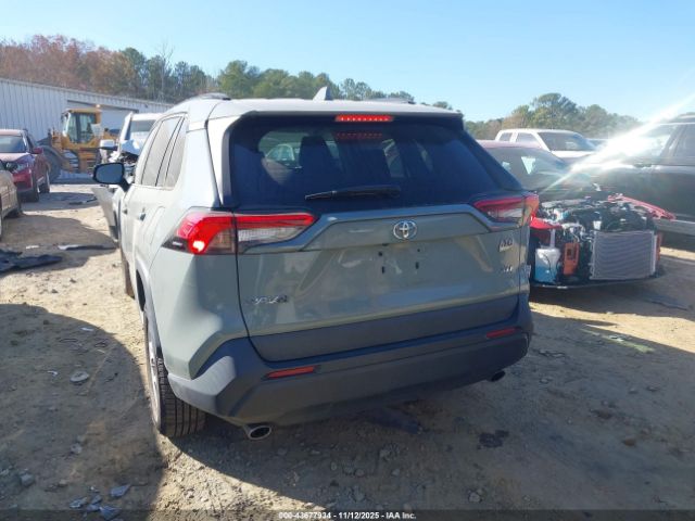 Toyota RAV4 Xle Image 2