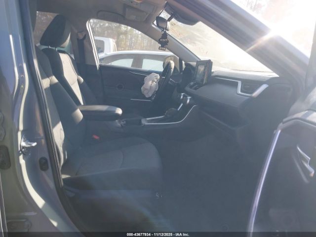 Toyota RAV4 Xle Image 6