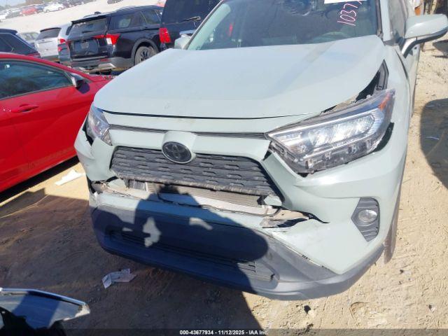 Toyota RAV4 Xle Image 10