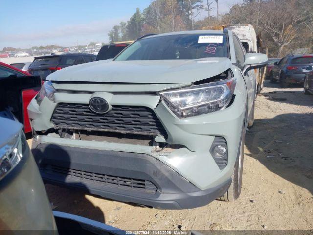 Toyota RAV4 Xle Image 8