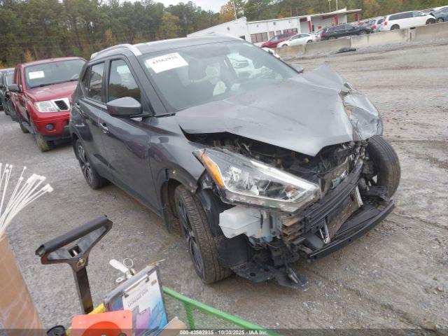  Salvage Nissan Kicks