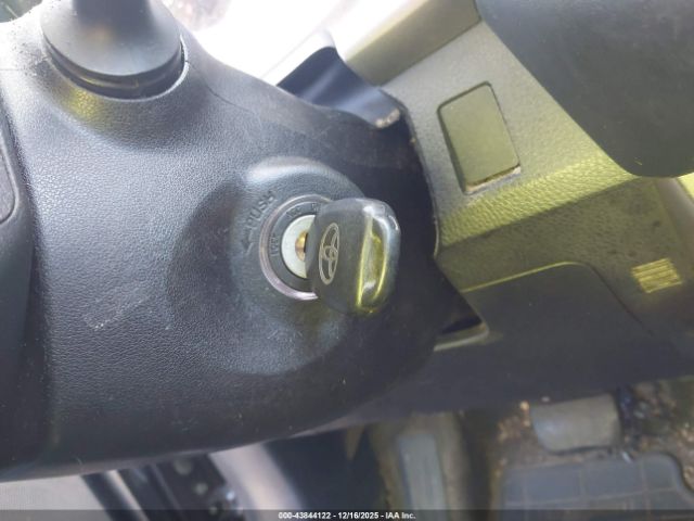 Toyota RAV4 Xle Image 4