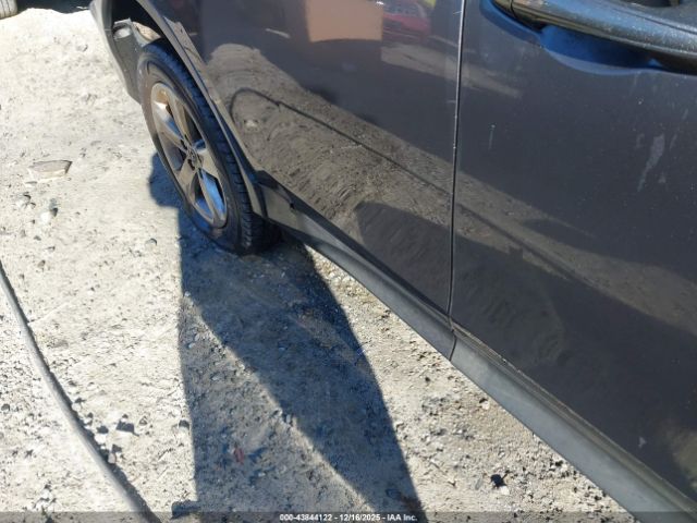 Toyota RAV4 Xle Image 16