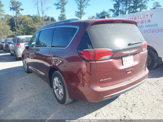 Chrysler Pacifica Limited Image 11