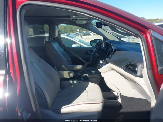 Chrysler Pacifica Limited Image 2