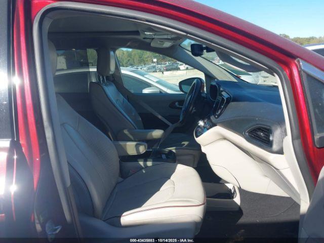 Chrysler Pacifica Limited Image 2