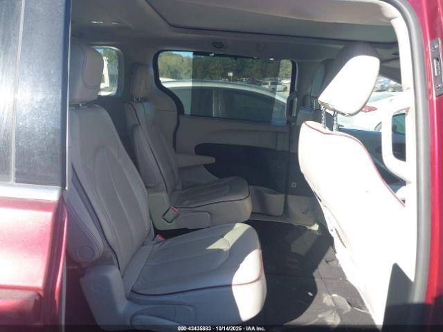 Chrysler Pacifica Limited Image 7