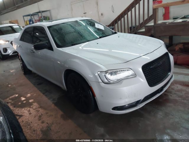 Chrysler 300c Image 1