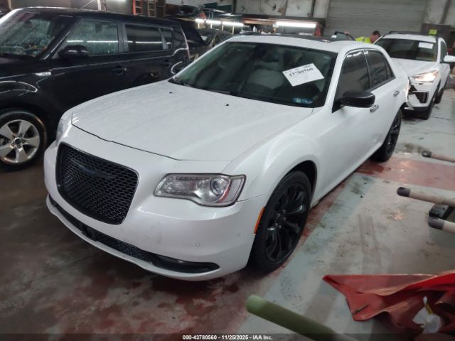 Chrysler 300c Image 10