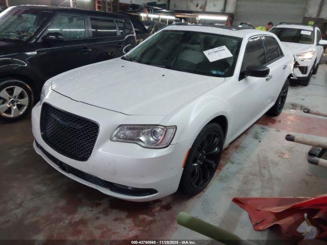 Chrysler 300c Image 10