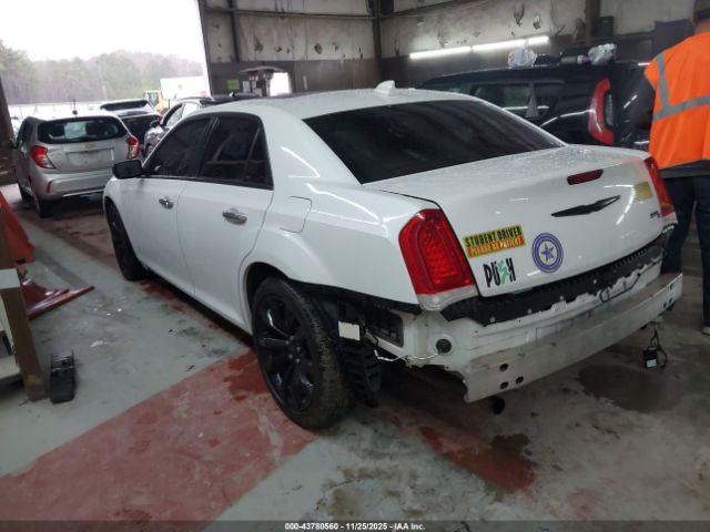 Chrysler 300c Image 15