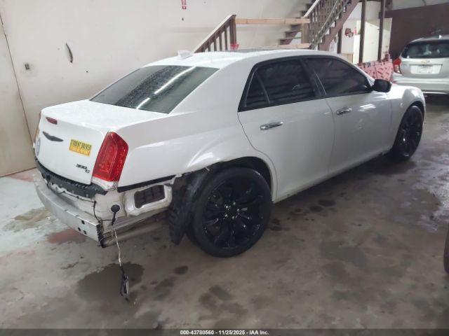 Chrysler 300c Image 12