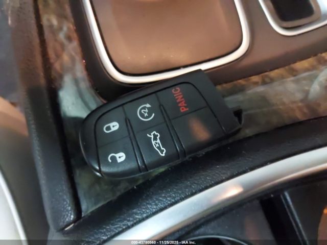 Chrysler 300c Image 4