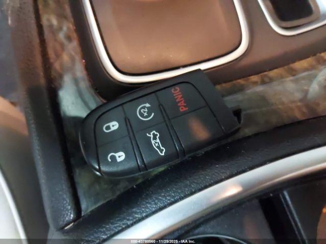 Chrysler 300c Image 4